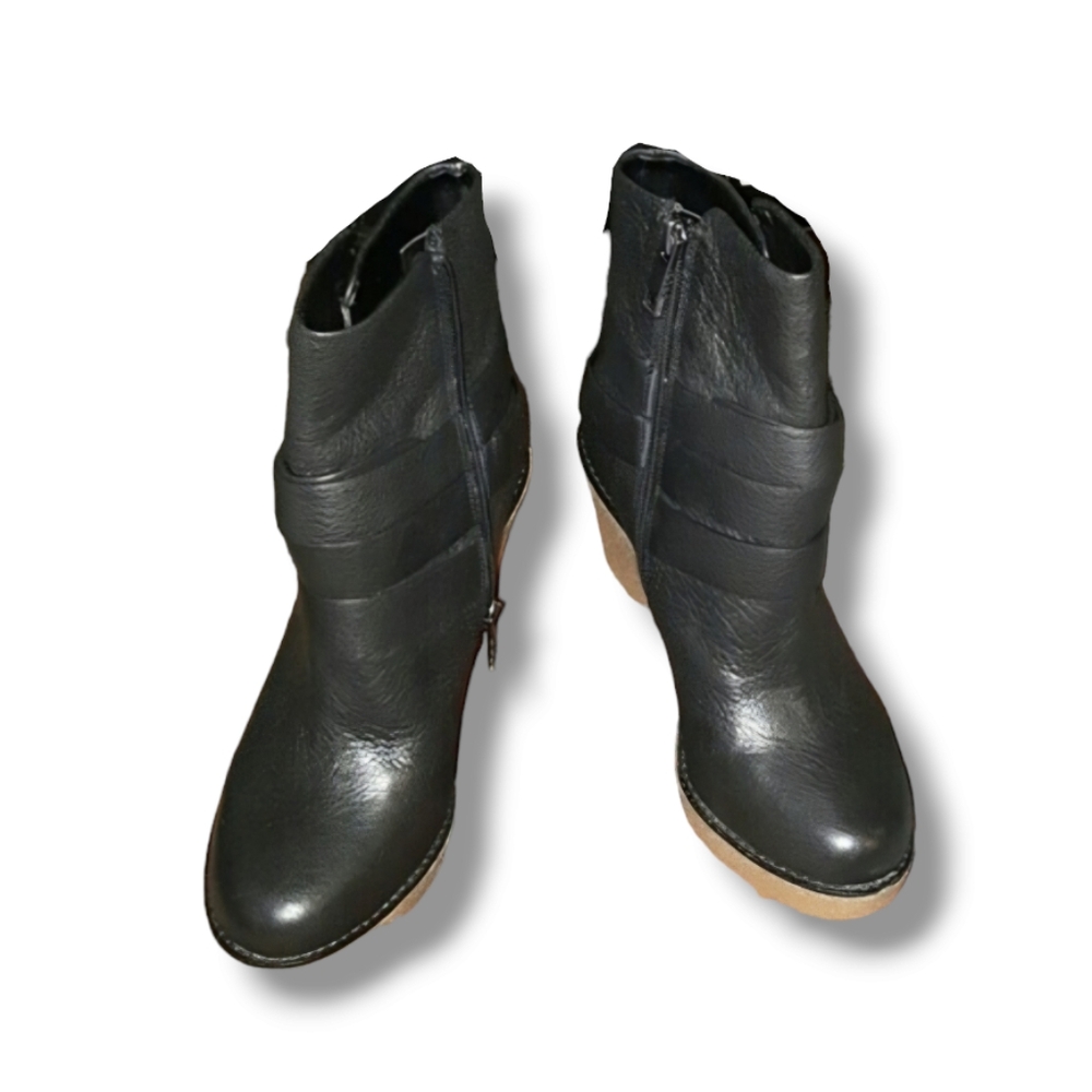 Bcbgeneration Wedge Boot Size 5 Nwt - image 1